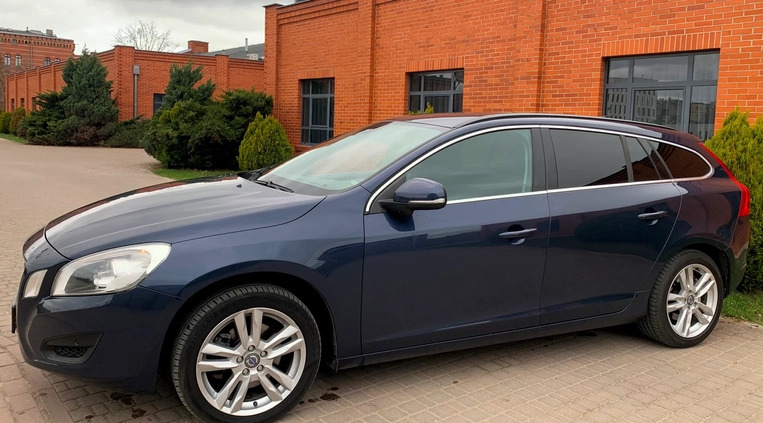 Volvo V60 cena 37999 przebieg: 215000, rok produkcji 2013 z Gniezno małe 781